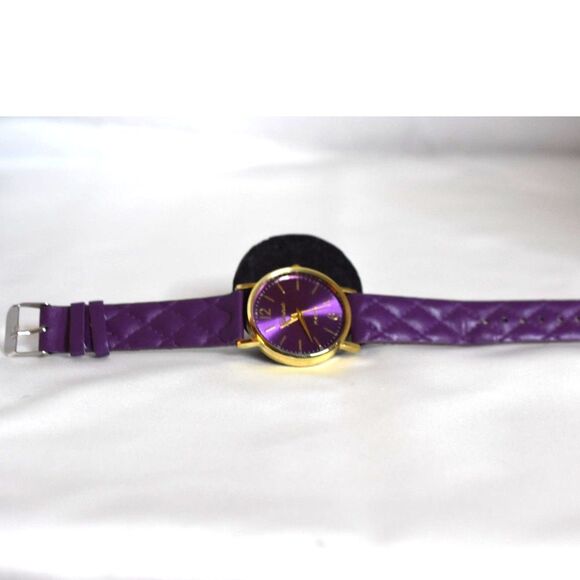 NWOT Geneva Platinum Color Purple Quilted 8" Band/Face Gold Tone Working Watch - Picture 1 of 4